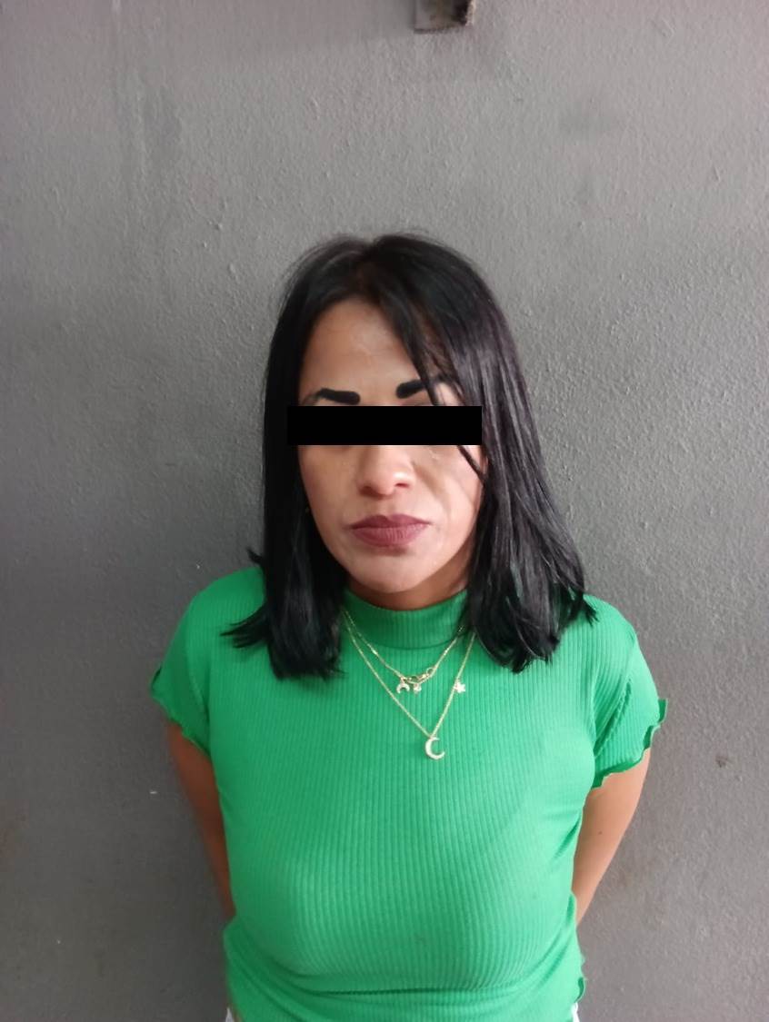 Luego de una persecución en la que estuvo a punto de impactar una patrulla de la policía municipal, un hombre y una mujer que lo acompañaba fueron arrestados por los efectivos de la Guardia de Proximidad de Apodaca, en la Colonia La Noria.