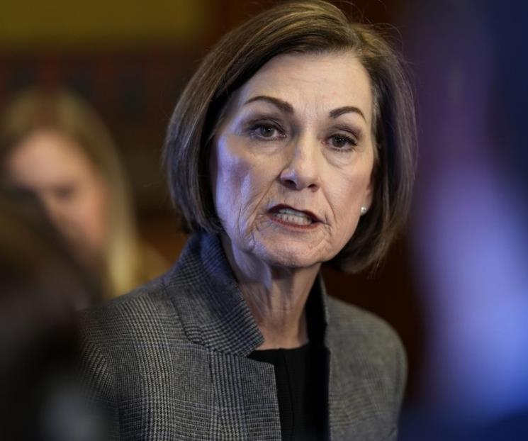Gobernadora de Iowa aprueba ley para deportar a migrantes