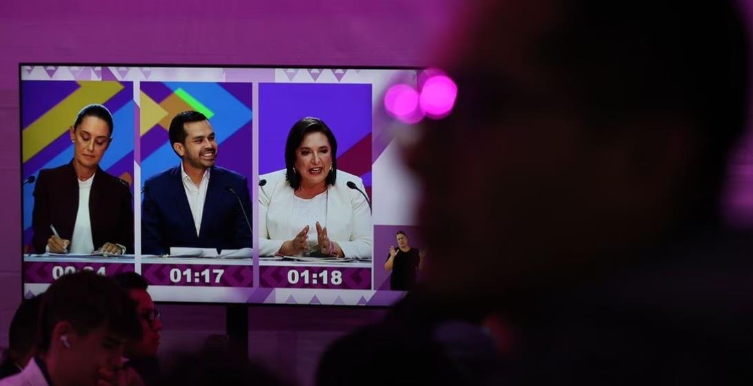 Rechazan haber causado distracciones por sala VIP en debate