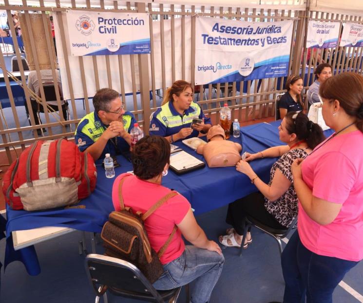Disfrutan vecinos de Las Puentes de una brigada de salud
