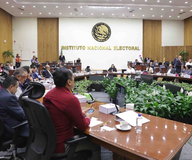 Da INE revés a oposición: mañaneras no se suspenden