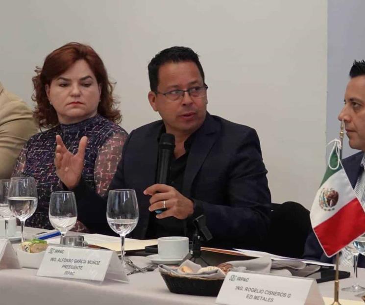 Plantea Héctor Castillo sus planes a empresarios