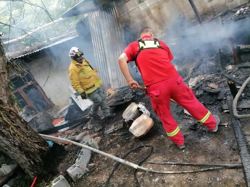 Arde vivienda en Santiago Arde vivienda en Santiago