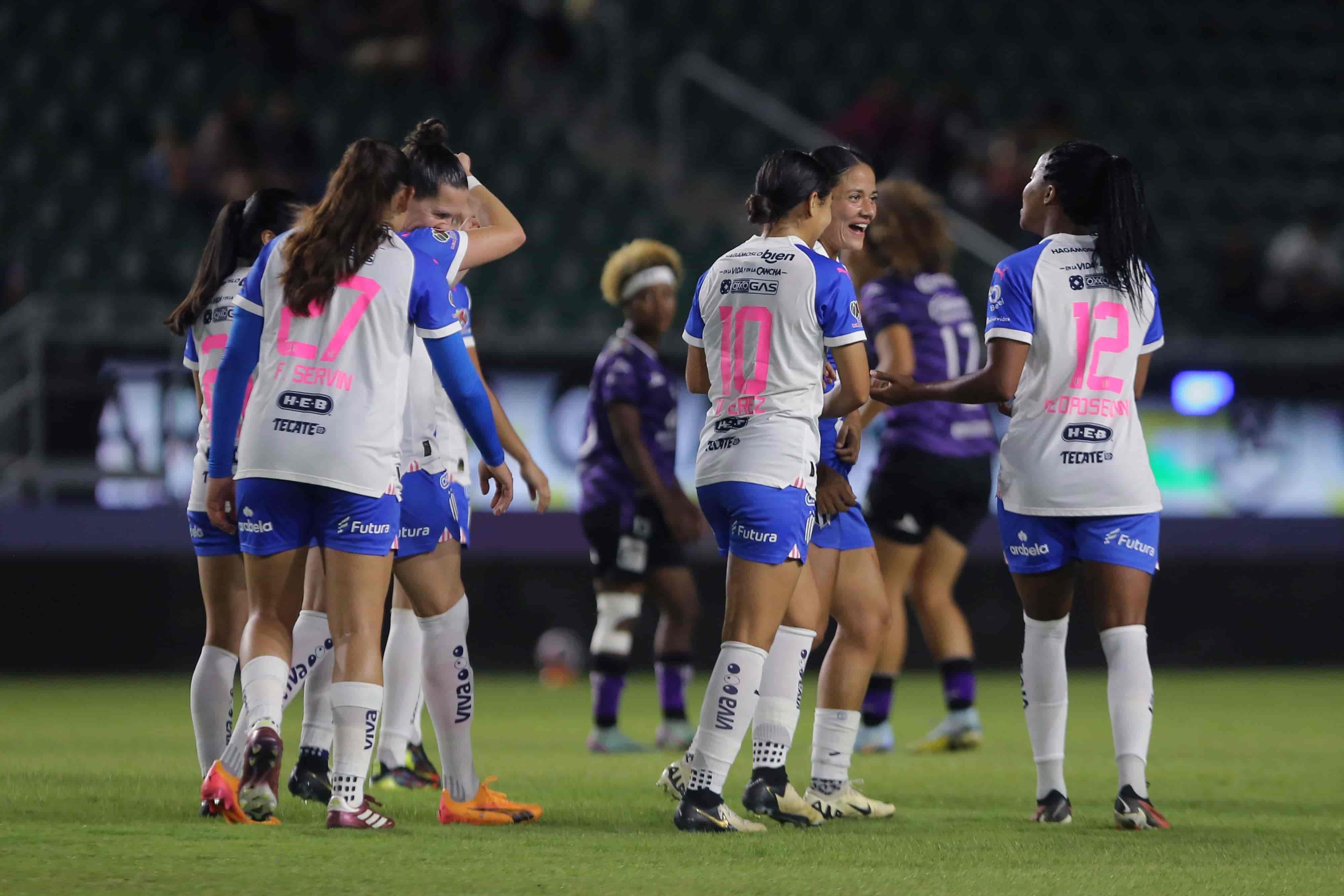 Rebeca Bernal hace el 2-0.