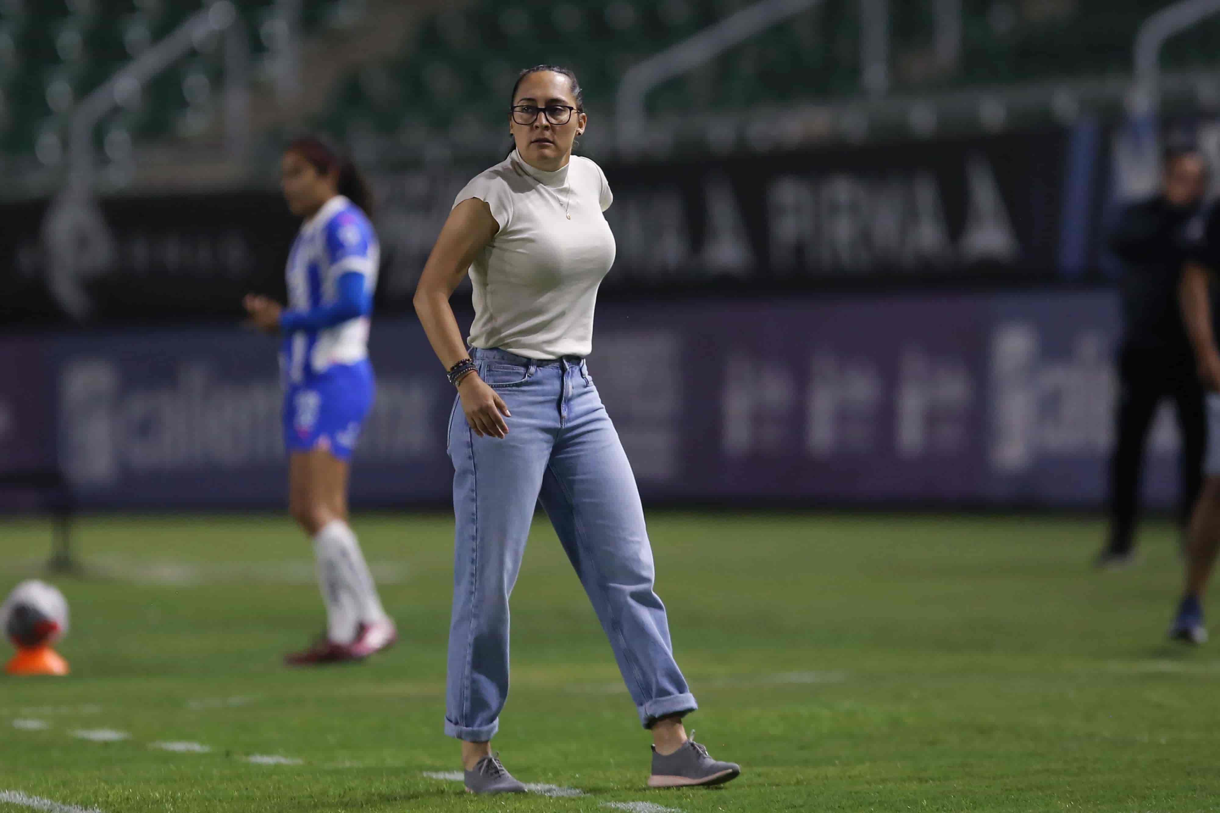 Amelia Valverde.