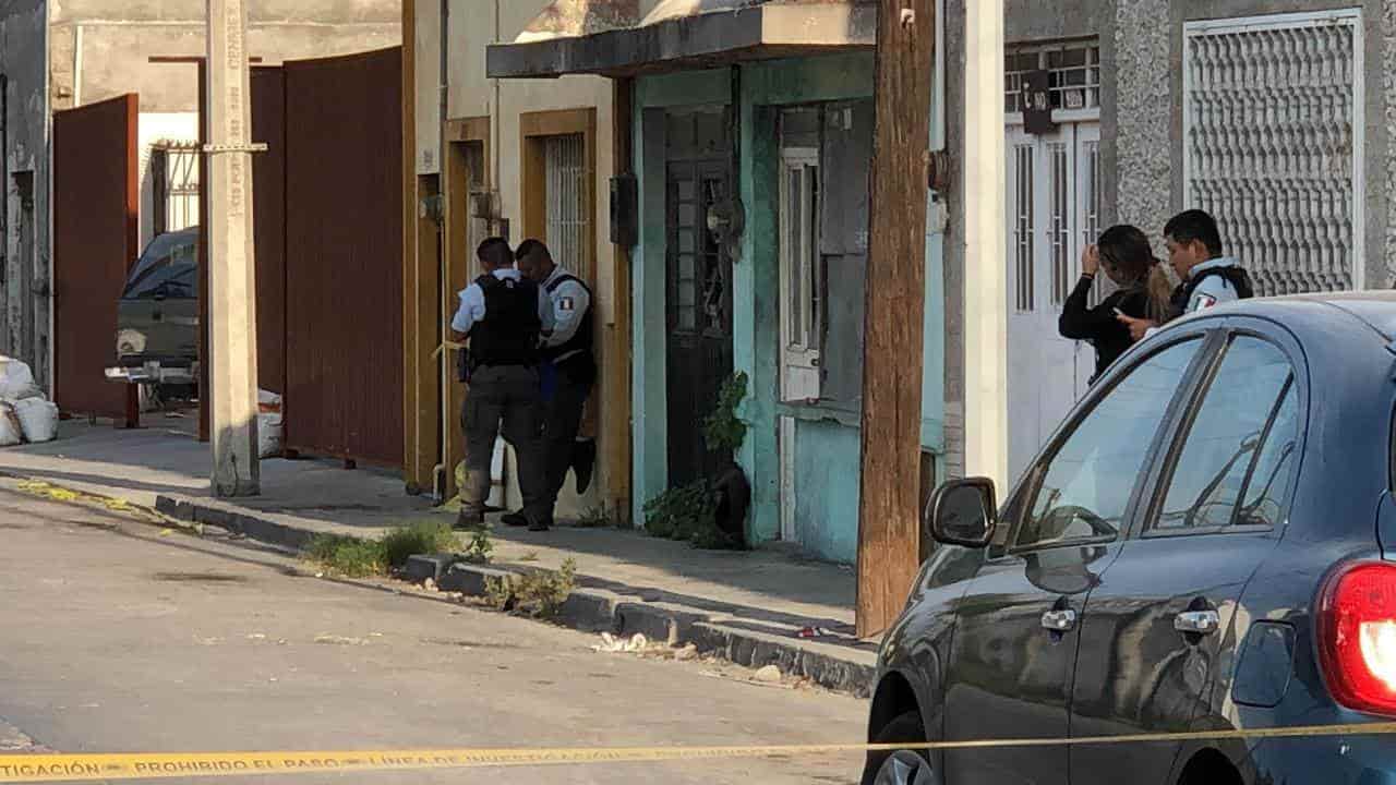 El incendio de un domicilio puso al descubierto dos personas calcinada una de ellas presuntamente decapitada, al norte de la ciudad.