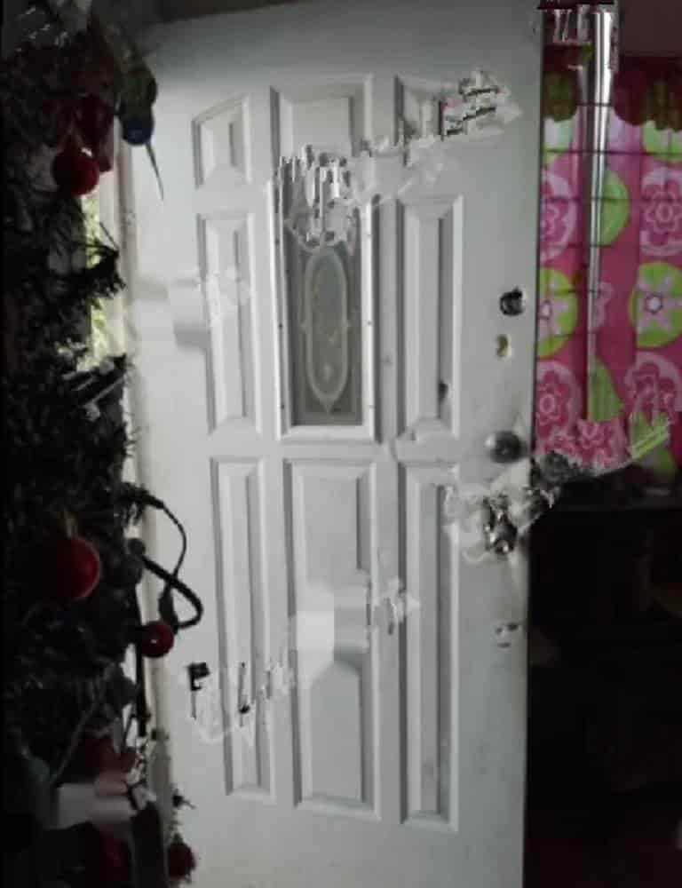 Hombres armados atacaron a balazos un taller mecánico ubicado en la Colonia Santa Mónica, causando daños de consideración, pero afortunadamente, no se reportaron personas lesionadas.