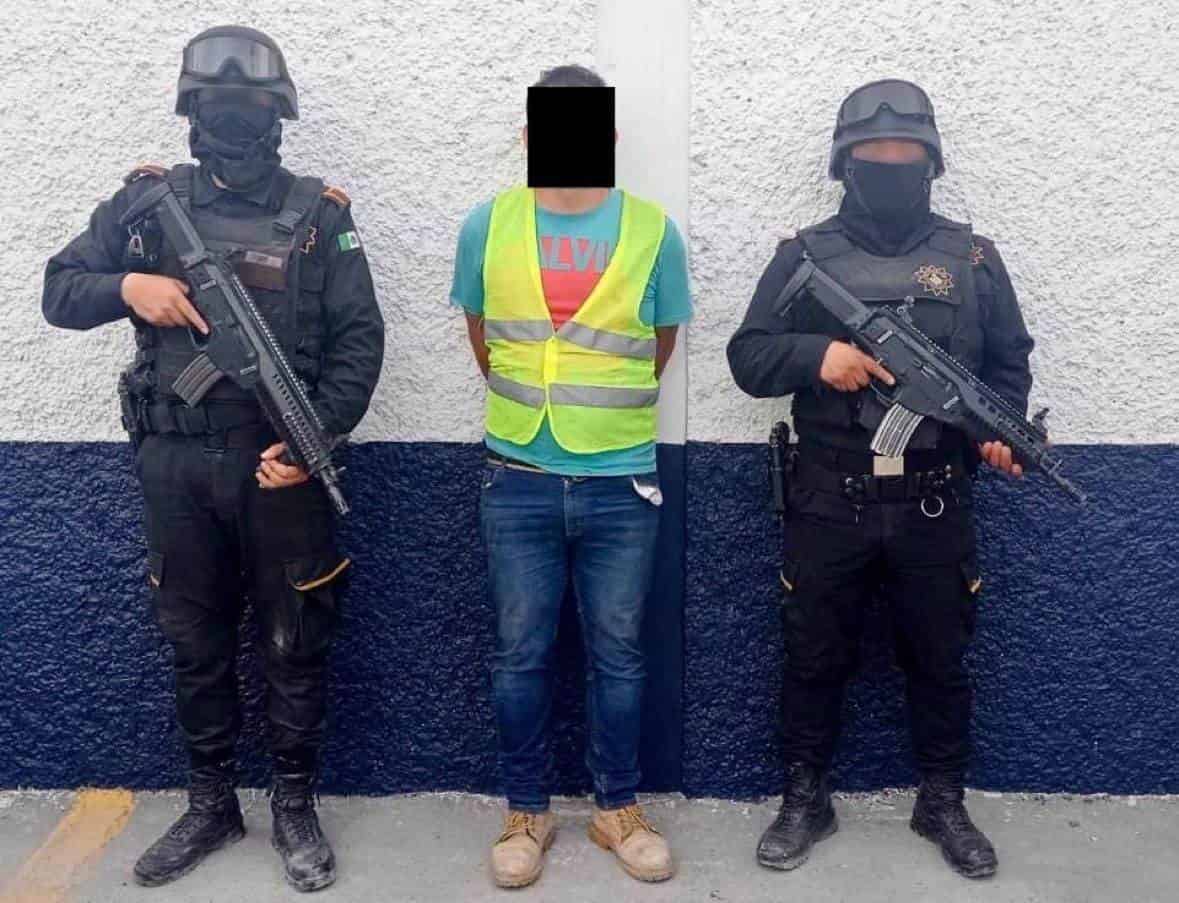 En una motocicleta sin placas de circulación y en portación de un arma de fuego, un hombre fue arrestado el lunes por elementos de Fuerza Civil en el municipio de General Zuazua.