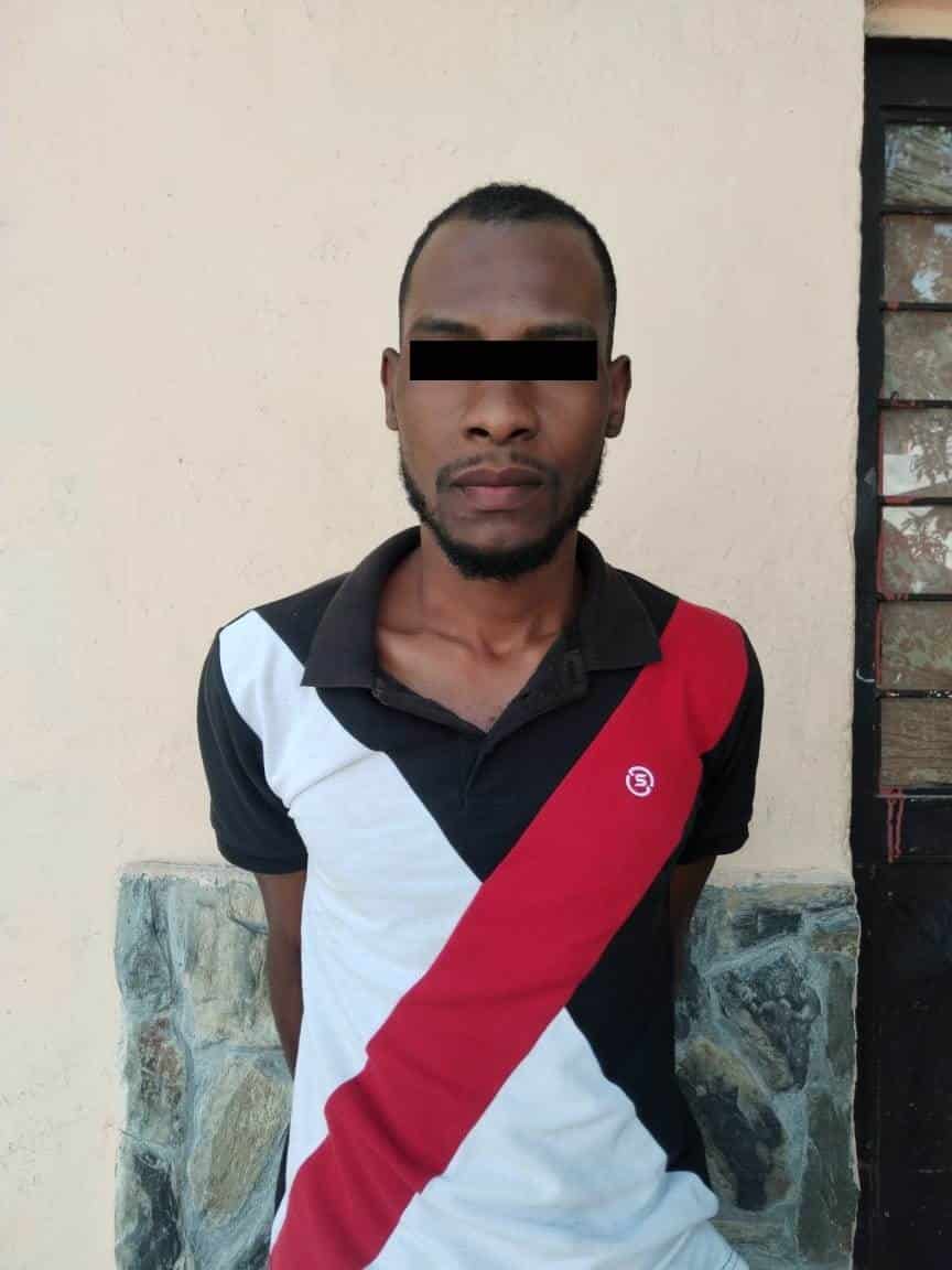 Molesto porque le exigió su pareja que se fuera a trabajar, un haitiano la golpeó en repetidas ocasiones para luego ser detenido por la policía municipal en calles de la Colonia Treviño, en Monterrey.