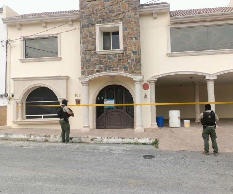 Aseguran vehículos y droga tras cateo en domicilio de Santiago