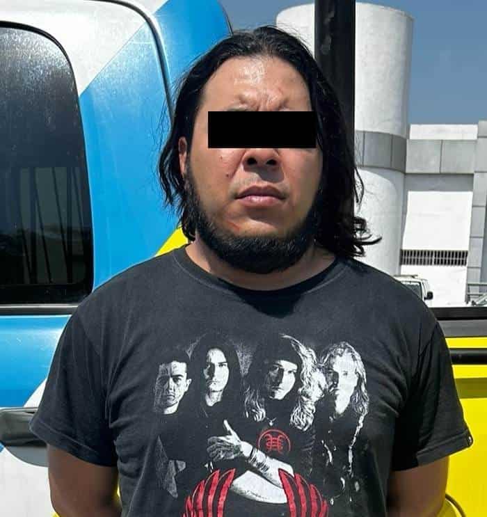 Por presuntamente tratar de estrangular a su pareja, un hombre fue detenido por oficiales de la Policía de Monterrey, en la Colonia Moderna.