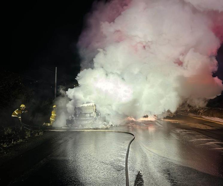 Arde transporte de carga