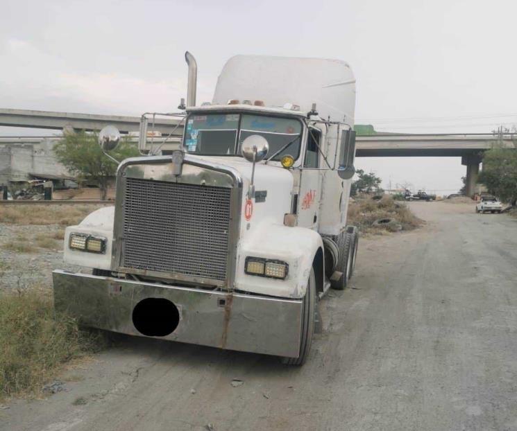 Recuperan tractocamión robado Recuperan tractocamión robado