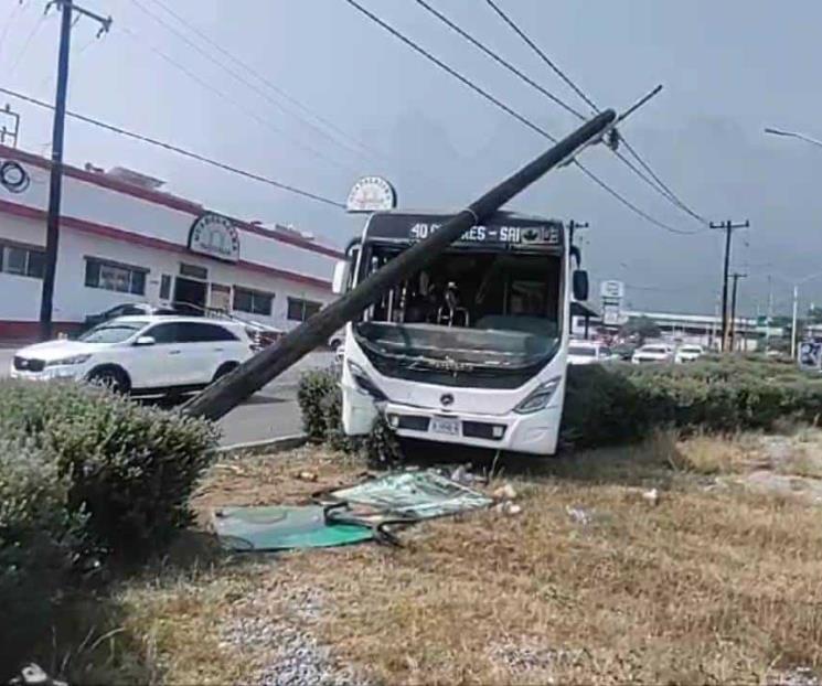 Se estrella camión urbano; hay 7 heridos