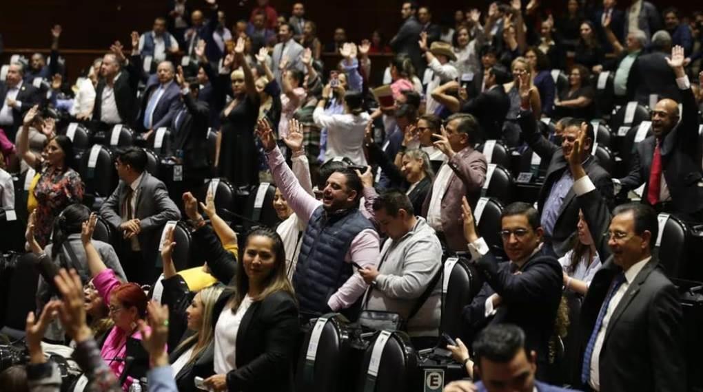 Morenistas se culpan por cambiar dictamen del Fondo de Pensiones