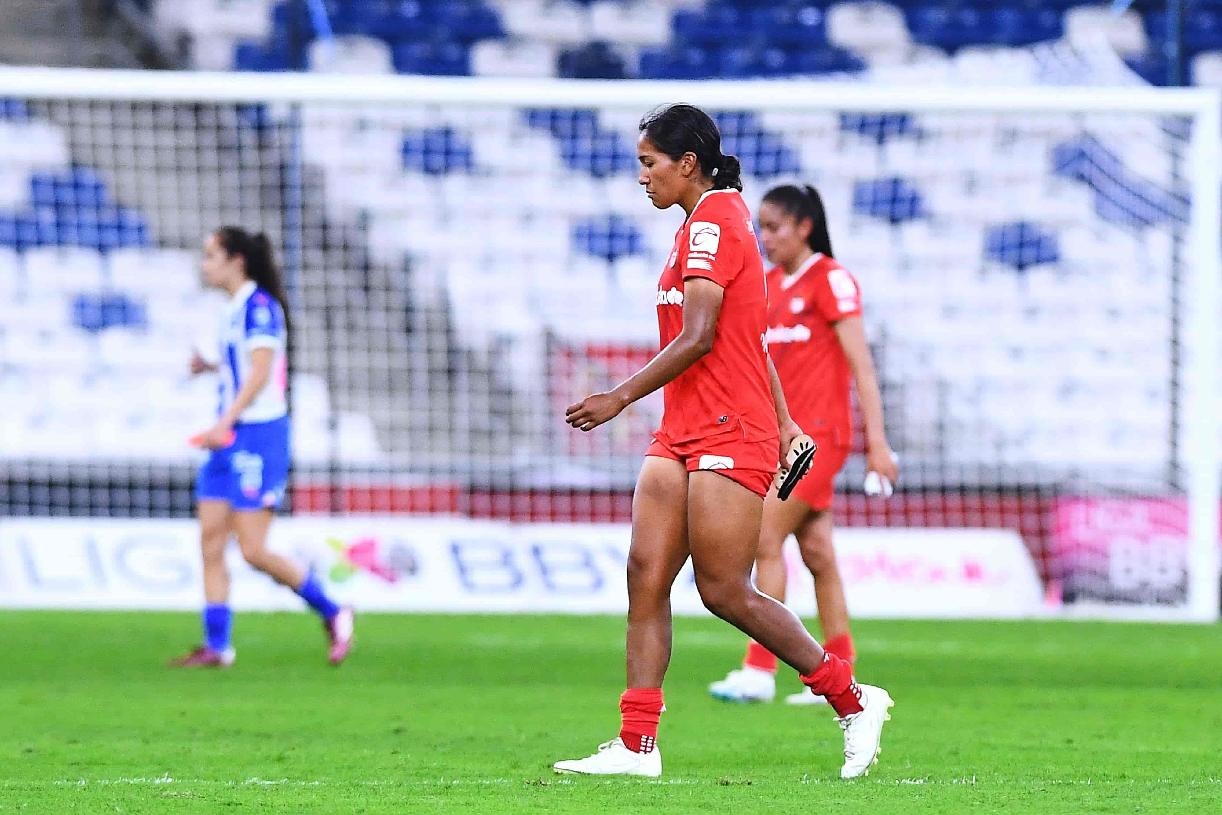 Toluca comete autogol.