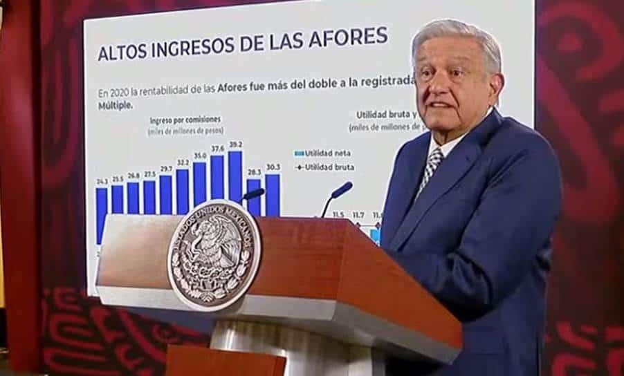 AMLO acusa a TV Azteca de conflicto de interés