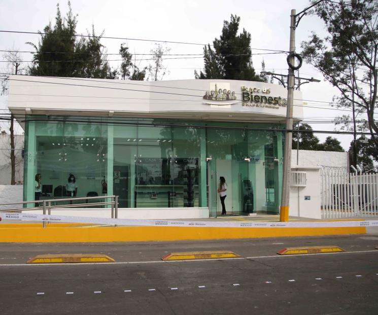 AMLO manda poner techos y sillas en Bancos del Bienestar AMLO manda poner techos y sillas en Bancos del Bienestar