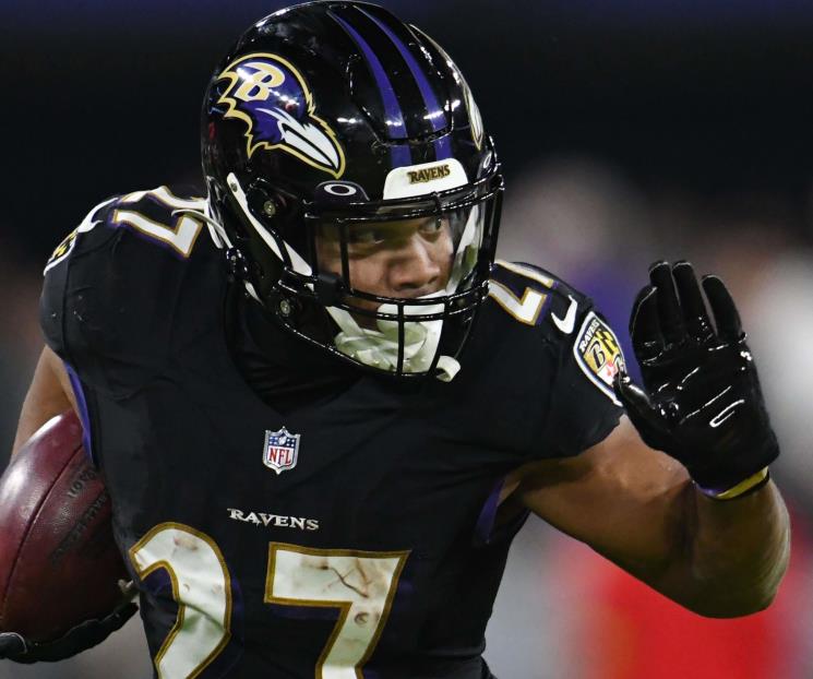 Firman Cargadores de la NFL a J.K Dobbins 