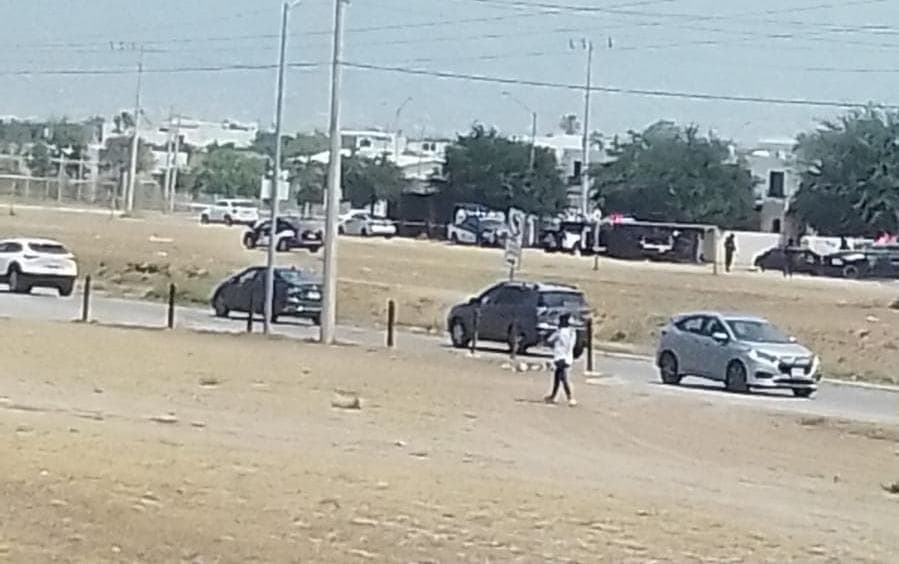 En el interior de un vehículo un hombre fue ejecutado de dos balazos, uno de ellos en la cabeza, la tarde de ayer en la Colonia Mitras Poniente, municipio de García.