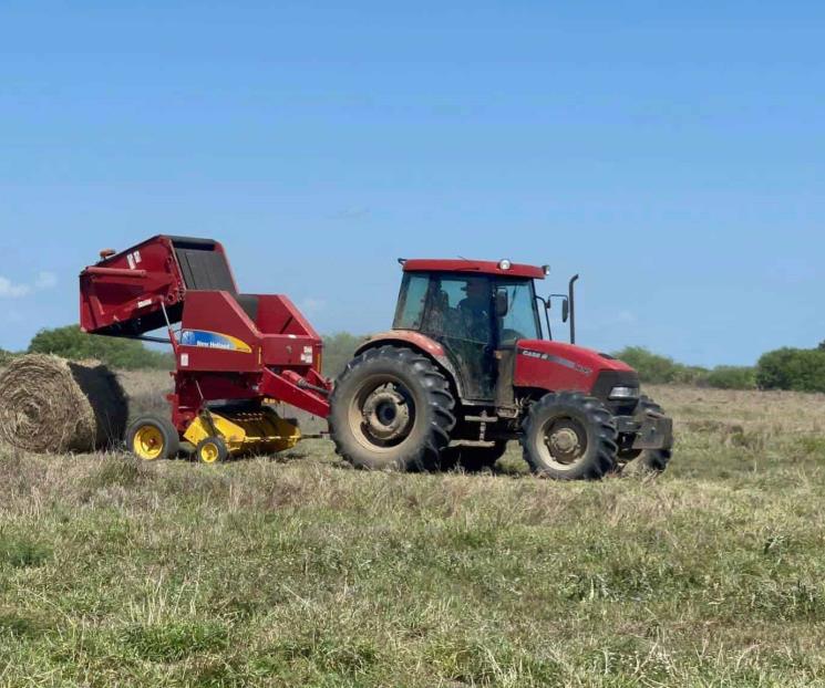 Ofrece recompensa por robo de tractor