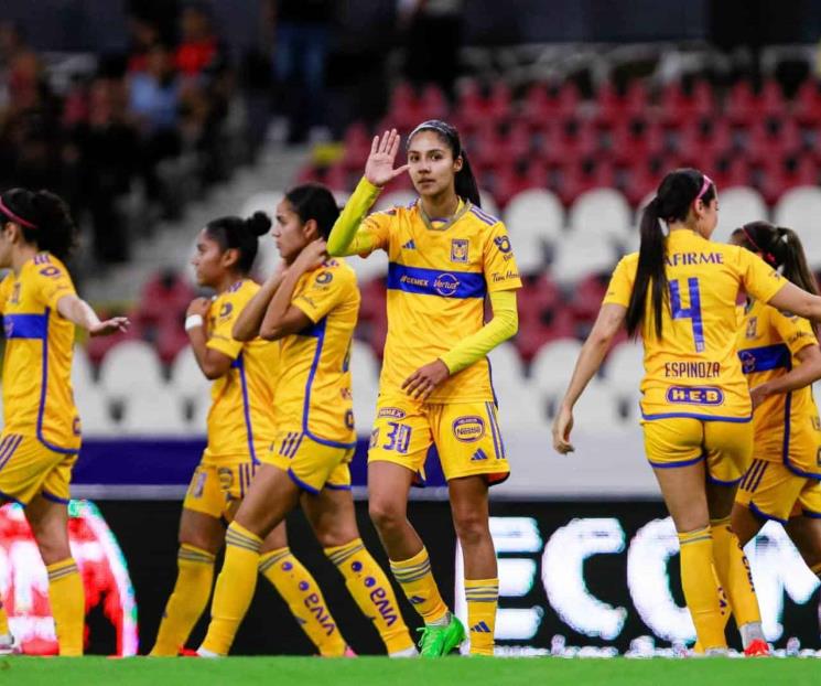Felinas  recuperan el liderato