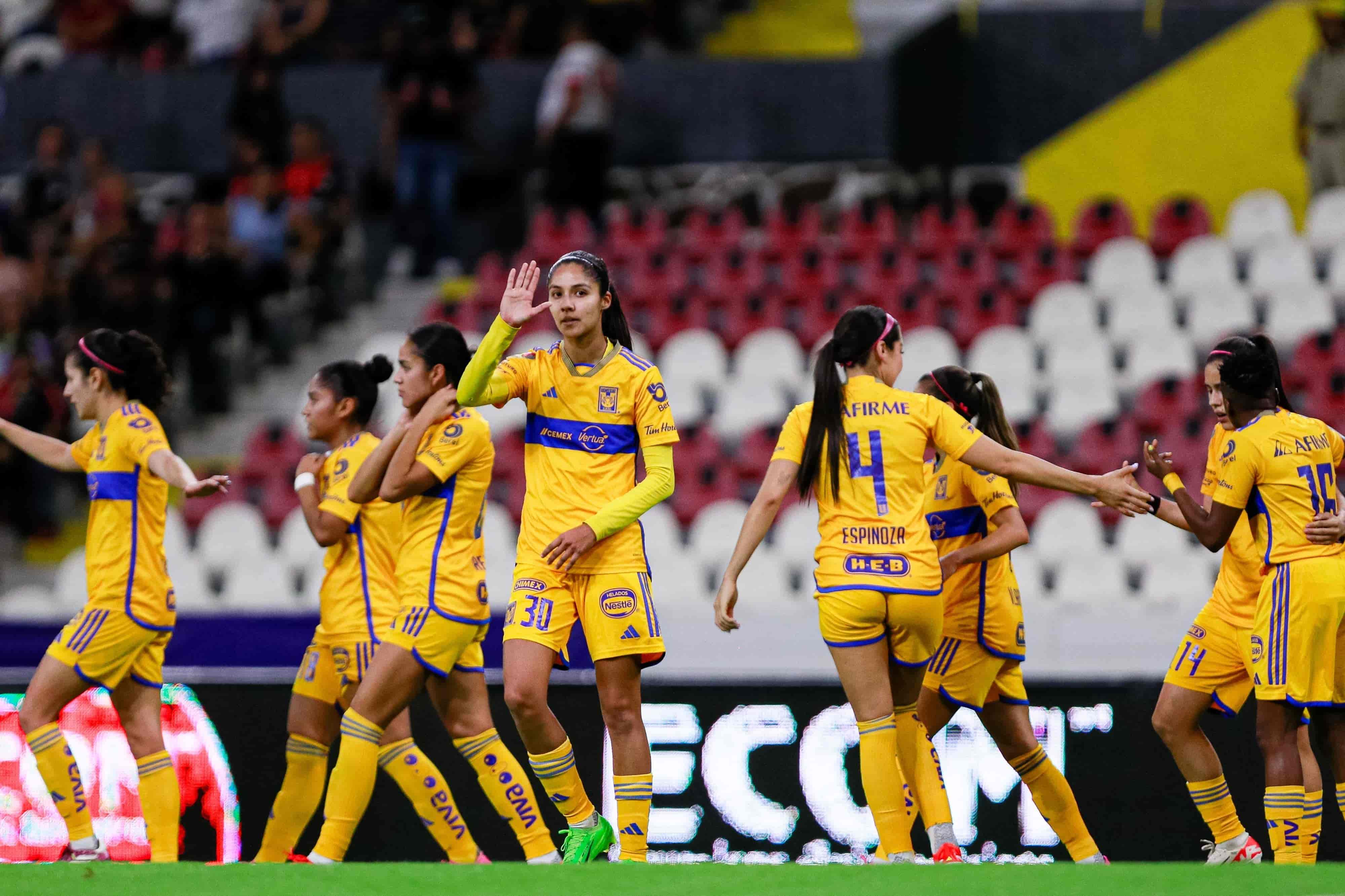 Alison González hace el 1-0.