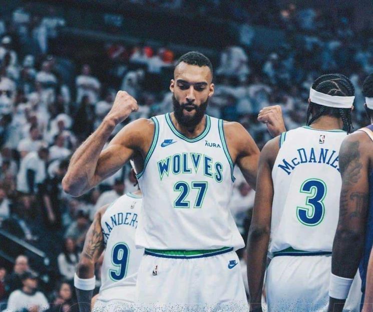Pega primero Minnesota sobre Phoenix