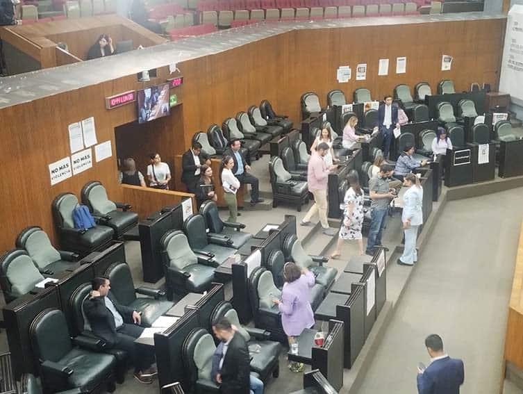 Heredarían diputados locales mil 789 expedientes