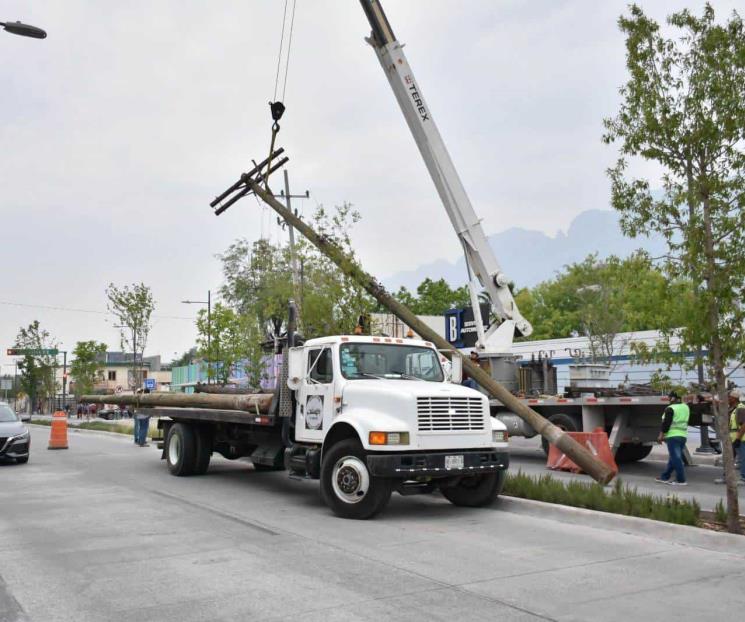 Retira San Pedro postes en Vasconcelos