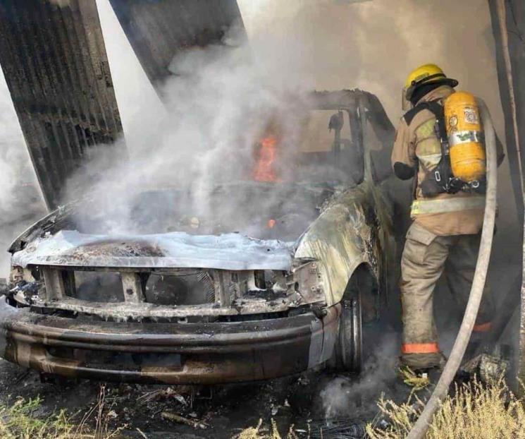 Mujer pierde la vida tras quedar atrapada en incendio de su auto Mujer pierde la vida tras quedar atrapada en incendio de su auto
