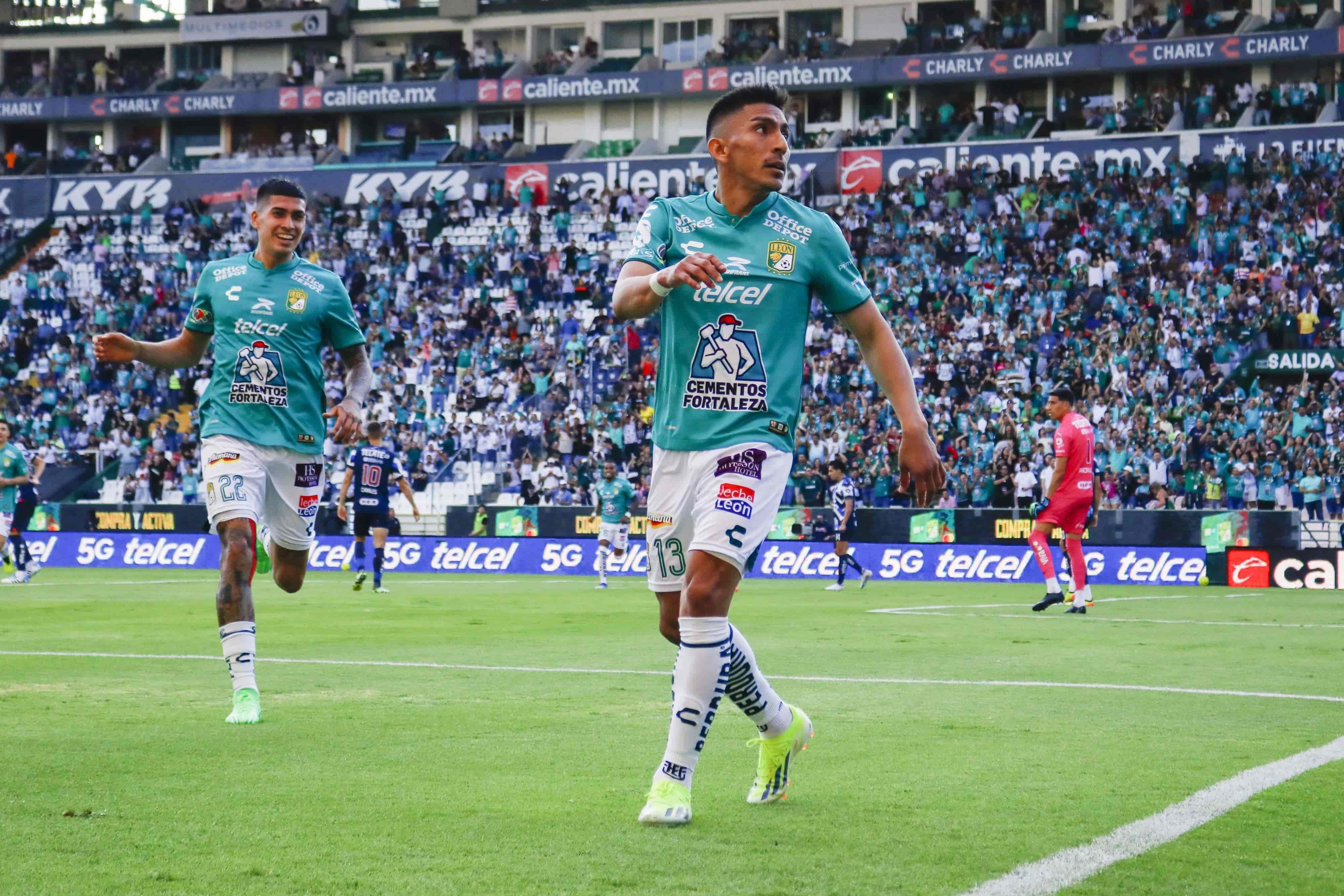 Ángel Mena hace el 2-0.