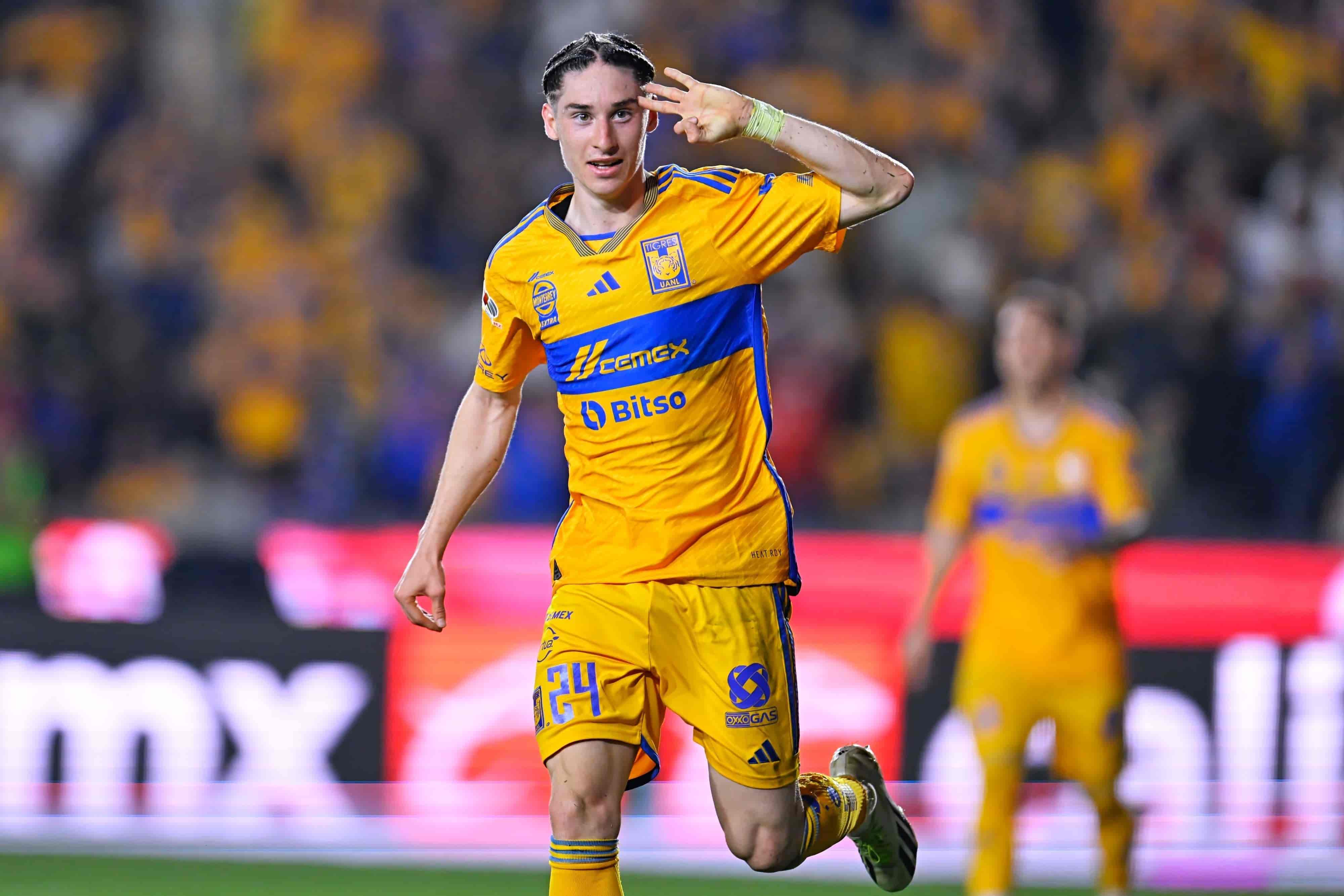 Marcelo Flores hace triplete.