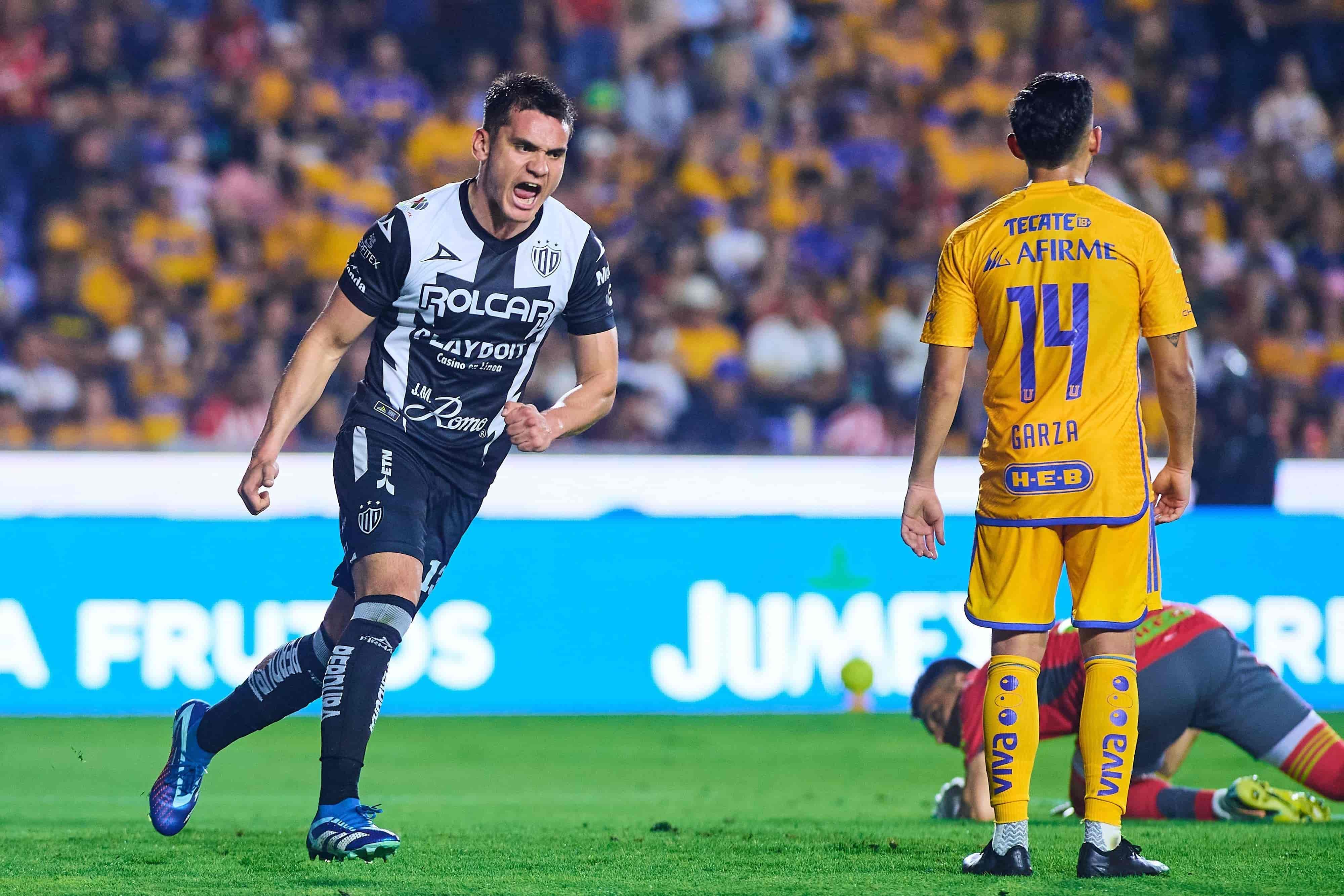 Alejandro Andrade hace el segundo para Necaxa.