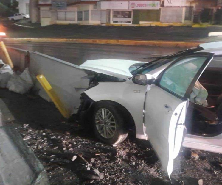 Accidente en Paseo de los Leones deja 2 mujeres heridas