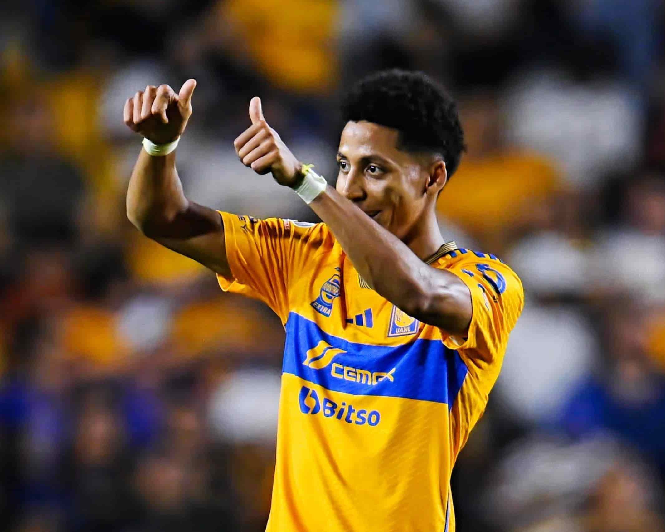 Ozziel Herrera hacee el 2-1.
