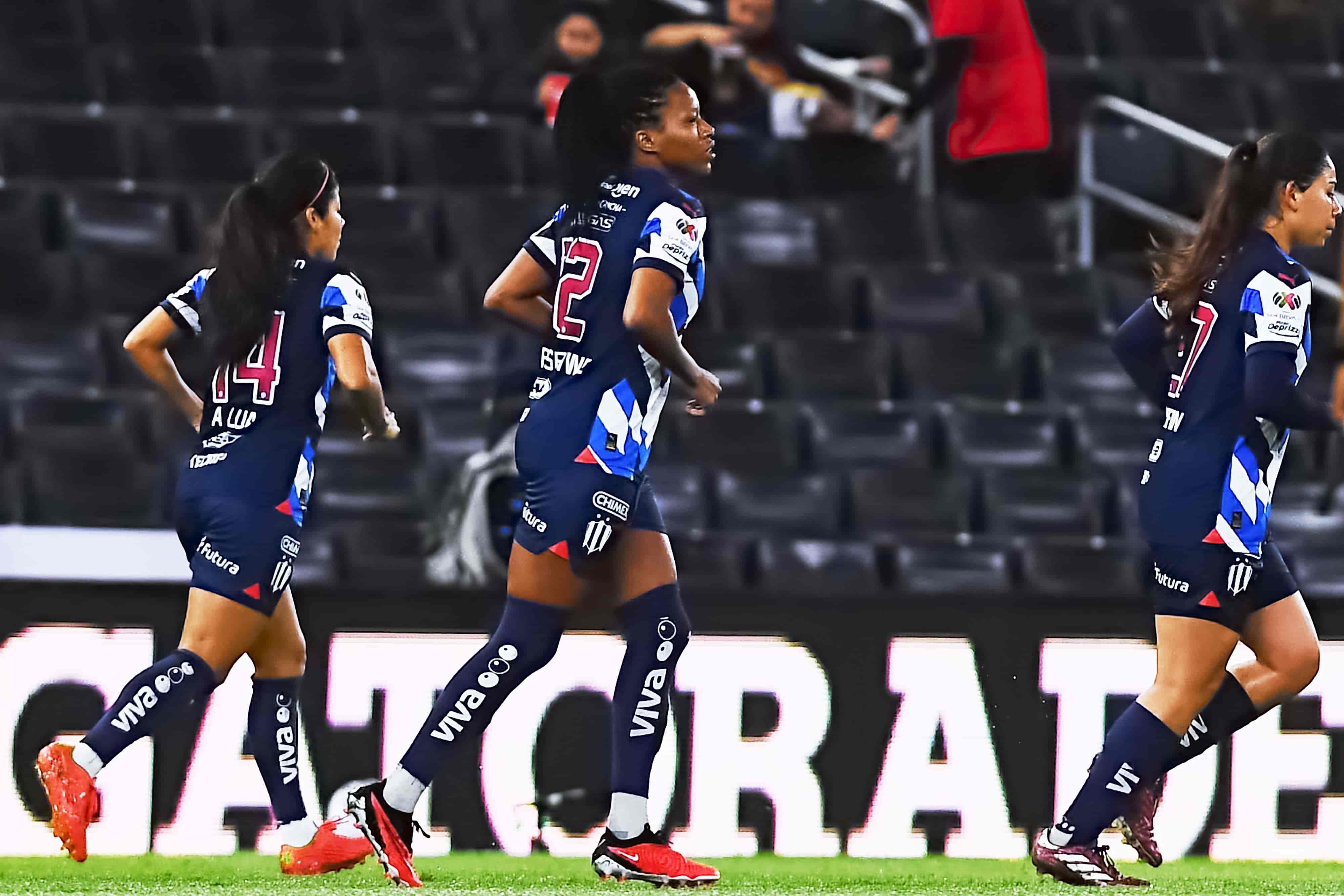 Jermaine Seoposenwe abre el marcador.