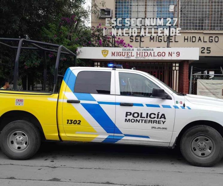 Hallan pistola en baño de secundaria