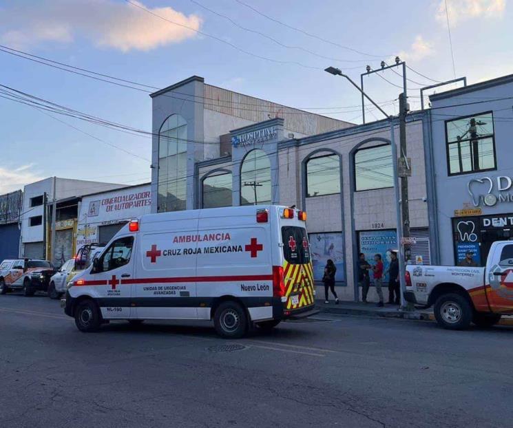 Balean a un joven junto al Parque Fundidora