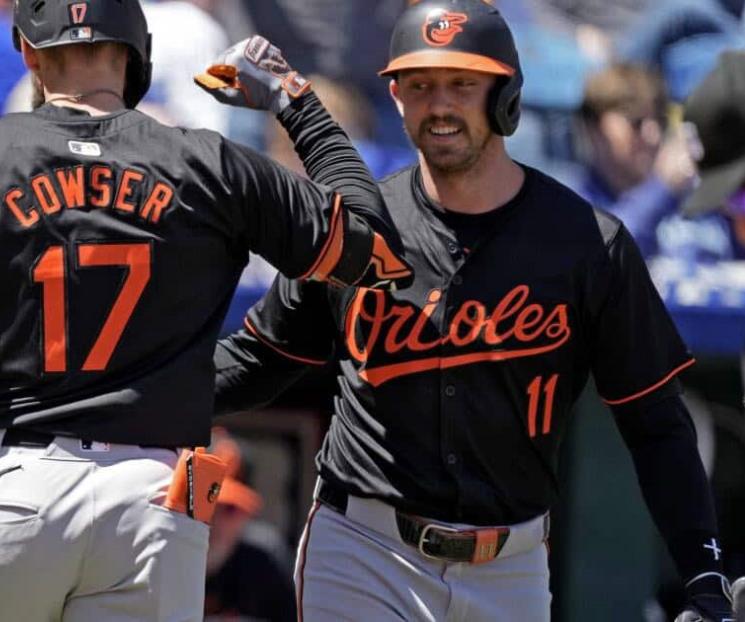 Orioles desbancan a Yanquis
