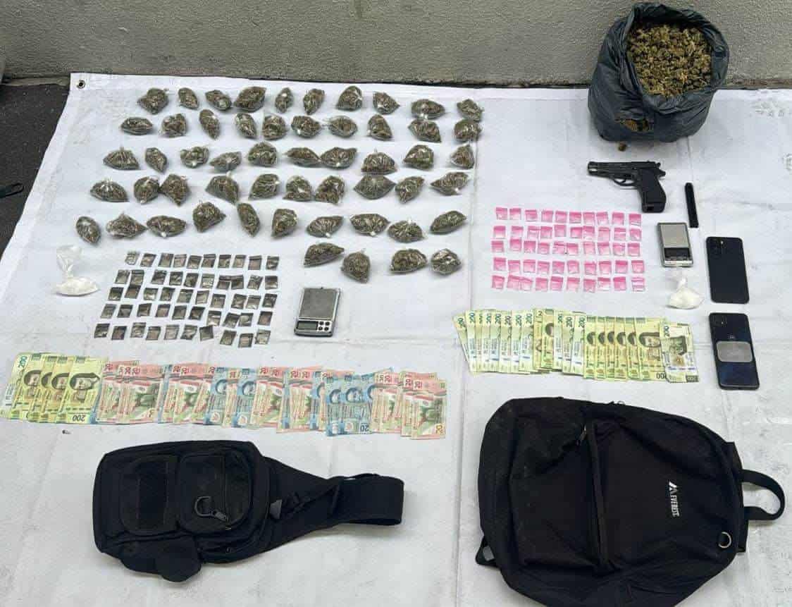 Elementos de Fuerza Civil realizó la detención de dos hombres en posesión de arma y drogas, en el municipio de El Carmen.