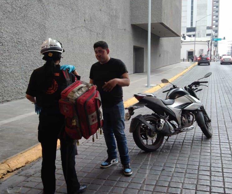 Chocan moto y auto en el Centro