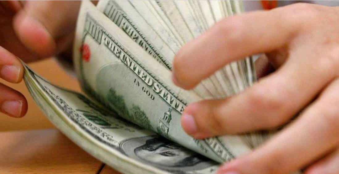 Dólar abre en 17.16 pesos al mayoreo este viernes