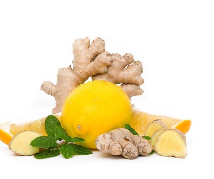 El beneficio de tomar un shot de jengibre con limón en las mañanas