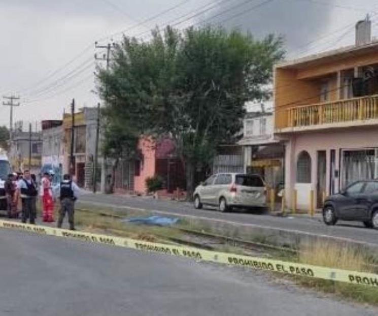 Hallan cadáver con impactos de bala sobre vías del tren