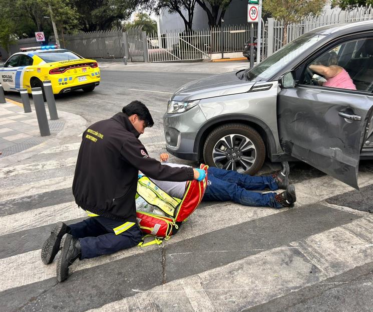 Choca en su moto y sale herido