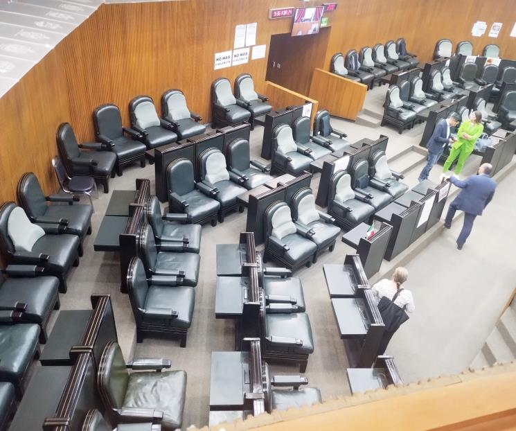Tienen diputados histórica sesión de tres minutos