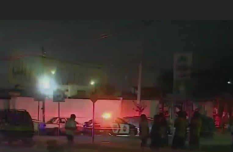 Un hombre fue ejecutado la noche del lunes en una plaza pública de la Colonia Valle de las Flores, en el municipio de Apodaca.