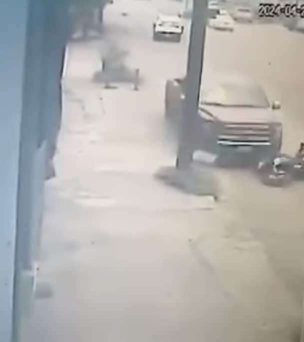 Buscan a conductor que arrolla a asaltantes