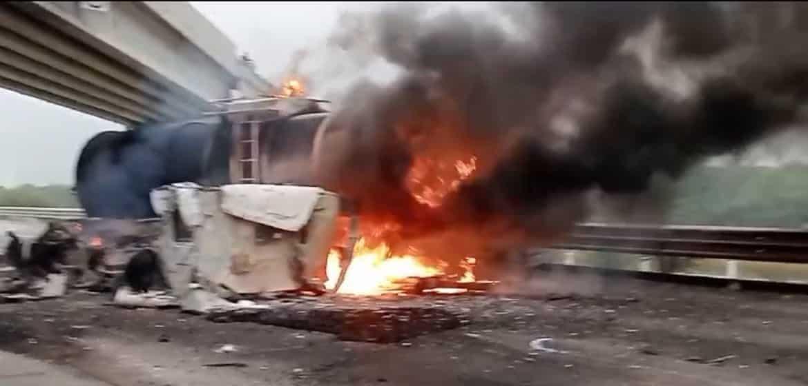 Vuelca tráiler en Cadereyta